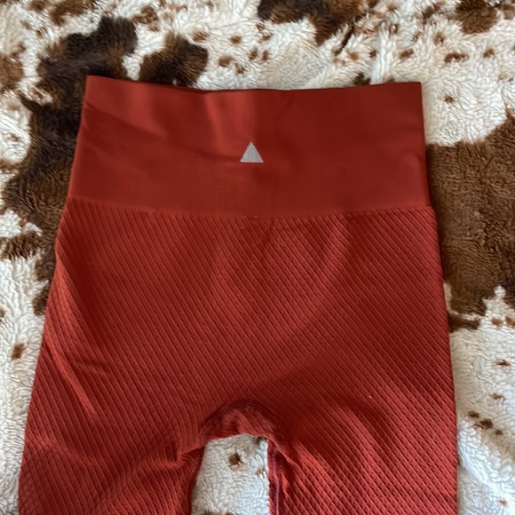 Rust Balance athletica leggings - Picture 2 of 3